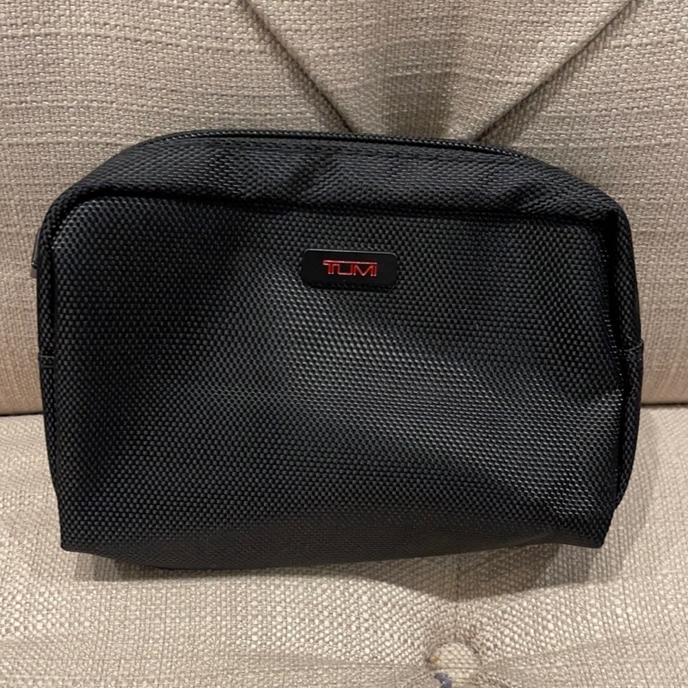 TUMI Mini toiletries bag. 4x6x1.5